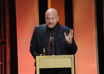Grammy para comediante Louis C.K. tras admitir conducta sexual inapropiada desata críticas