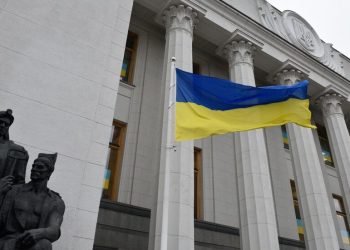 Ucrania busca obtener 5,000 millones de dólares del FMI al mes