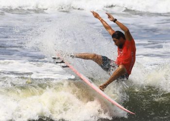 Listos los surfistas cuscatlecos que pelearán la wildcard a un solo heat