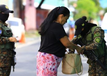 Población avala cercos militares instalados en comunidades y colonias