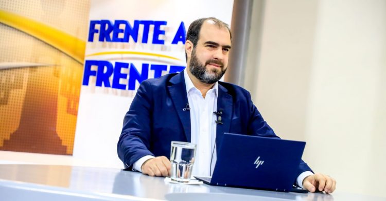Foto / Twitter: @frentea_frente