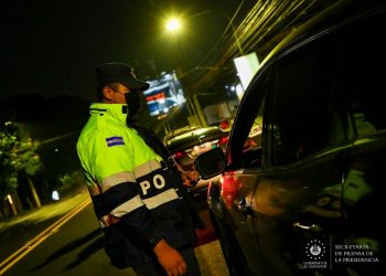 PNC y VMT realizan control vehicular nocturno  como parte del Plan Verano 2022 en San Salvador