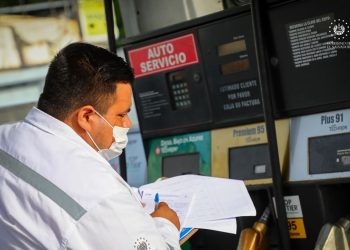 Autoridades verifican que las gasolineras cumplan con la baja de precios en el combustible