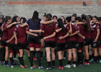 Multa de $24 mil para técnico acusado de abuso sexual por futbolistas venezolanas