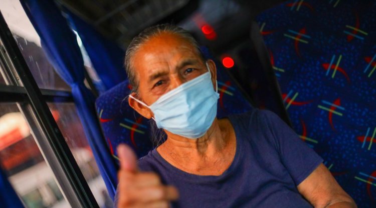 Salvadoreños son beneficiados con el servicio de las rutas 42 y 152