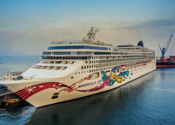 El Norwegian Jewel atracó en puerto de Acajutla con más de 800 turistas