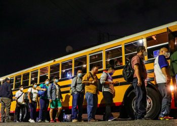 Gobierno de El Salvador continúa brindando transporte seguro y gratis en las rutas 42 y 152