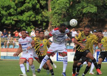 Firpo y 11 Deportivo se hicieron daño al empatar 0-0 en el estadio Sergio Torres Rivera