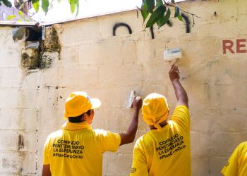 FOTOS | Privados de libertad borran más de 400 grafitis en diferentes comunidades de El Salvador