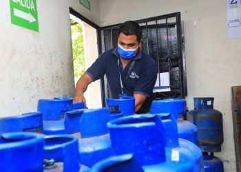 Gobierno de El Salvador absorberá alzas para que gas no incremente su precio en abril