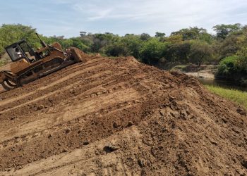 Verifican trabajos en las bordas del río Grande, en San Miguel