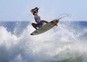 Surfistas tras la búsqueda de una plaza para el Championship Tour