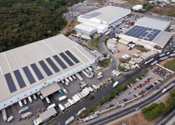 Empresa de logística invierte $1.2 millones en paneles solares