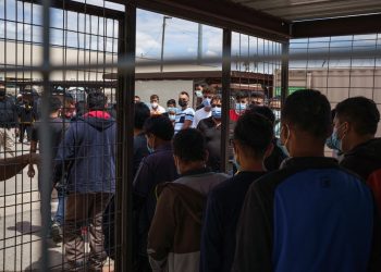 EE. UU. advierte que seguirá deportando a pesar de terminar con el Título 42