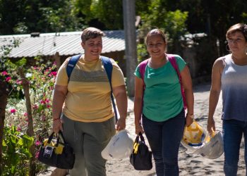 Mujeres rompen brechas de género con empresa de electricidad