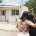 Gobierno de El Salvador entrega casas a madres solteras en Santa Ana