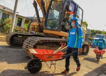 Reparan calles en San Antonio del Monte
