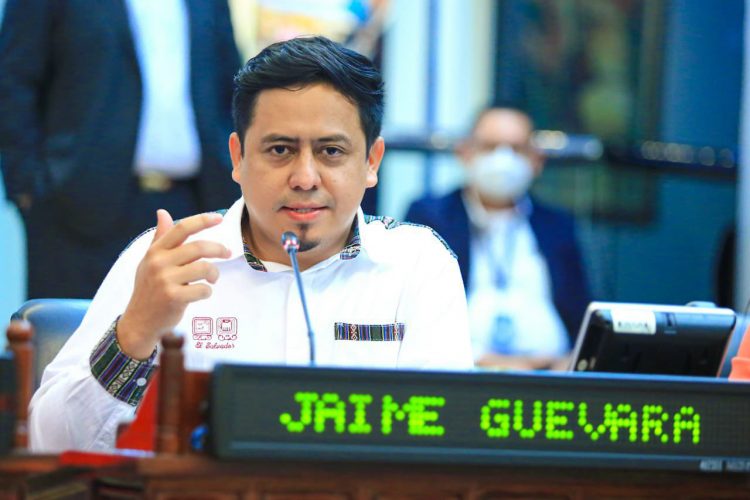 Contradicción. Jaime Guevara dice que se
debe usar lo legal para combatir el crimen.