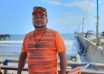 Benjamín Martínez, guardavidas del puerto de La Libertad: «Mi familia me mira como un superhéroe»
