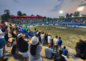 Color: La afición siempre fiel a las selecciones de fútbol playa en la Beach Soccer Cup