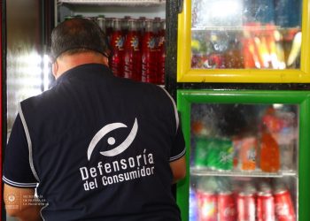 Defensoría del Consumidor realiza inspecciones en gasolineras y restaurantes en diferentes zonas de El Salvador