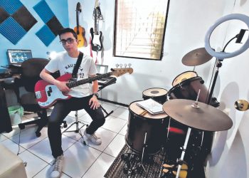 Rafael, el santaneco que firmó con Warner Music