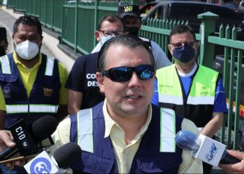 Autoridades realizan control vehicular en carretera al puerto de La Libertad