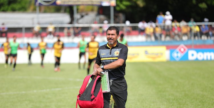 El entrenador Guillerno Rivera, no seguirá más al frente del Platense, pues la Junta Directiva decidió despedirlo. Fotos/Archivo