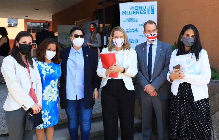 Representantes de diferentes instancias expusieron en el foro.