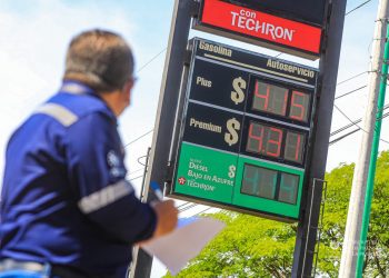 Ministerio de Economía: precios bajos en combustibles mejoran el clima de negocios en el país