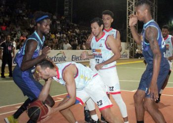 San Salvador gana a Brujos y vuelve al liderato de la Liga Mayor de Baloncesto