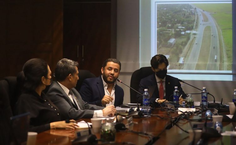 Desarrollo
El ministro de Obras
Públicas, Romeo
Herrera, reiteró que
ambos proyectos
impulsarán el
desarrollo en el
país.