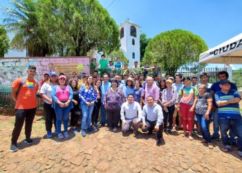 Comisión de Medio Ambiente realiza jornada de limpieza y reforestación en Suchitoto