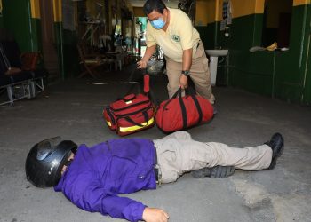 ¿Cómo ayudar a un motociclista en un accidente?