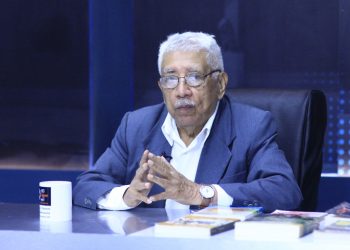 «Ser escritor en El Salvador es un acto de heroicidad, valor que se tiene de escribir poesías sin saber si serán leídas»: Manlio Argueta