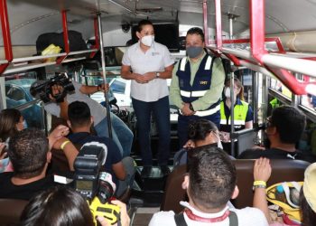 Instituto de Turismo y VMT verifican funcionamiento de buses alegres que salen desde la Plaza Gerardo Barrios