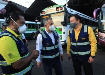 Autoridades realizan inspecciones al transporte público para evitar aumentos al pasaje