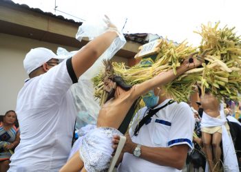 Fotográfica | Así viven su devoción los salvadoreños en el Jueves Santo