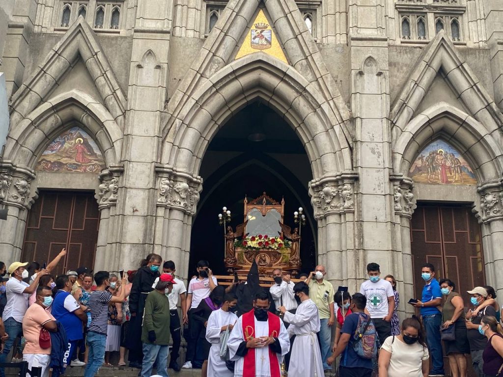 FOTOS | Feligreses católicos reviven el Santo Entierro en El Salvador -  Diario El Salvador