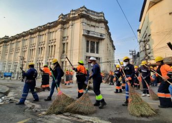 Alcaldía de San Salvador realiza mega jornada de limpieza profunda en zona recuperada del Centro Histórico