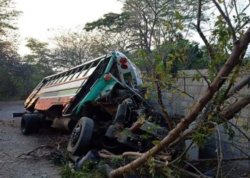 Accidente de un autobús deja a 26 pasajeros lesionados en La Paz