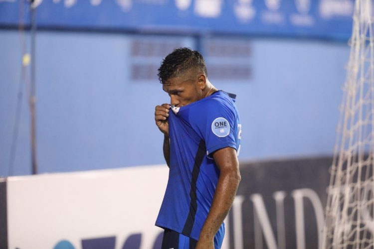 Exon Perdomo fue importante para el triunfo de la playera. Foto: David Martínez