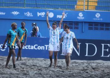 Argentina despidió a Bahamas al son de un 3-1 y se queda a la espera del otro resultado