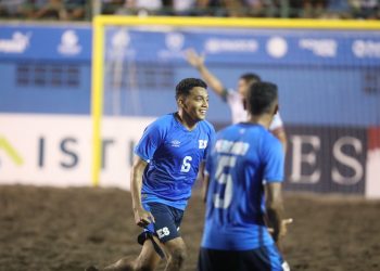 Cuatros seleccionados nacionales de playa brillaron entre los mejores en El Salvador Beach Soccer Cup