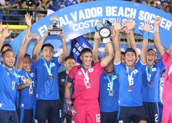 La Selecta Playera se consagra campeona de El Salvador Beach Soccer Cup al vencer 3-2 a México