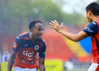 FAS destrozó 4-1 a Isidro Metapán en el derbi santaneco