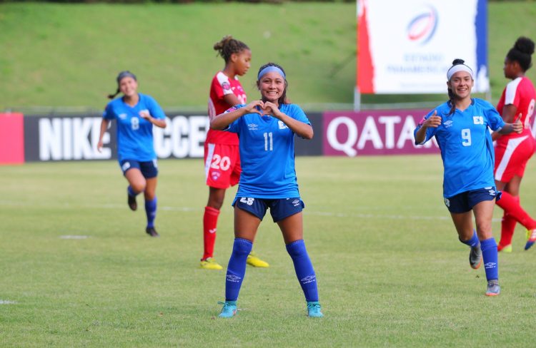 Mía Arévalo cerró la goleada salvadoreña sobre Cuba este jueves por la tarde. Foto: Fesfut