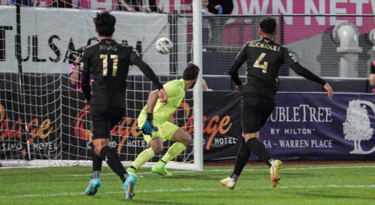 Joaquín Rivas y Ronald Rodríguez durante un juego en la USL. Foto: FC Tulsa