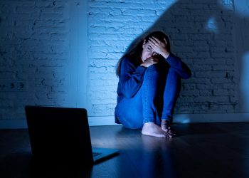 Juzgan a dos adolescentes en Francia por matar y acosar a una compañera