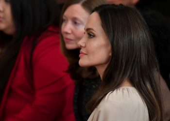Evacúan a Angelina Jolie durante su visita a Ucrania por alerta de presunto ataque aéreo